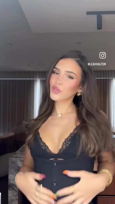 Insta story, baddie.