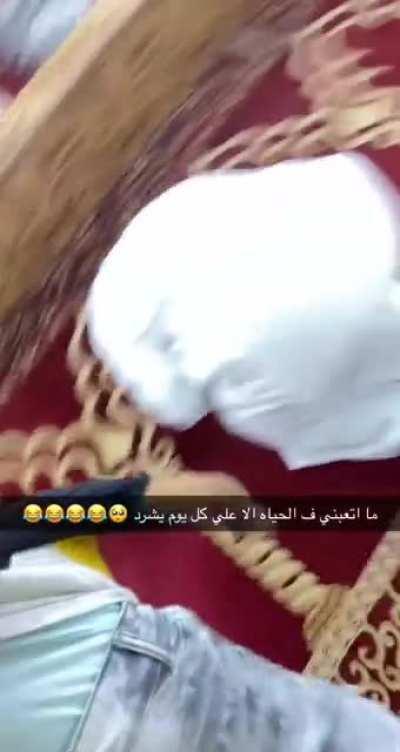 nigga sucking lolly while praying allah 😂
