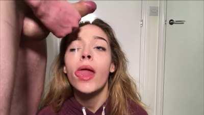 Hot Girl Gets a Facial - Kitty Cashew