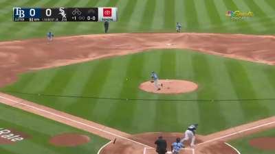 Luis Robert Jr. displays embarrassing lack of effort on a play he could have easily beat out