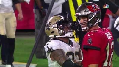 [Highlight] CGJ gets in Brady's face after his fumble.