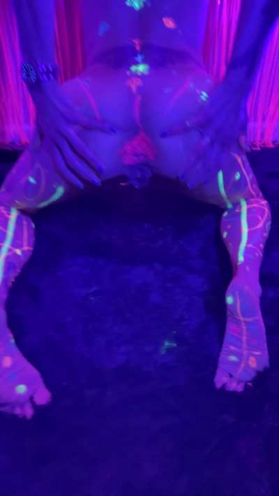 Spreading my Glow Hole