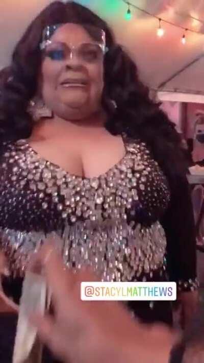 Henny peforming with face shield mask on. We stan a responsible queen.