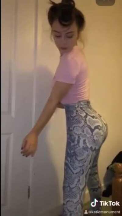 YouTube star twerking