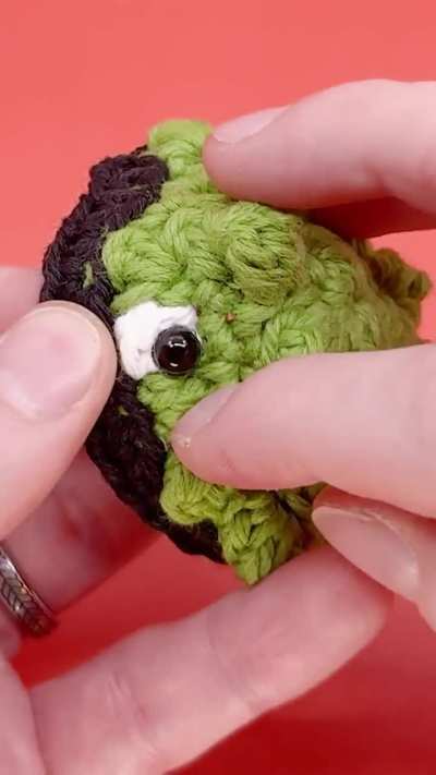 Tis the season to crochet cauldron dice pouches!