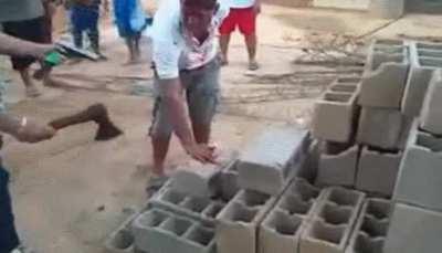 Motorcycle thief gets his fingers chopped off