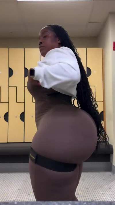 its so big and round 🤤 [London]