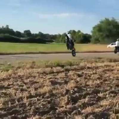 Which stupid is at fault here?