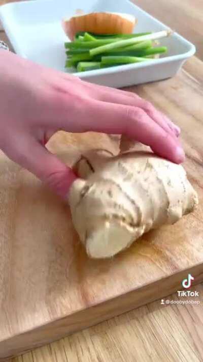 I made tonkotsu ramen from scratch! Took me several tries to get that bone white broth but I finally did it :)