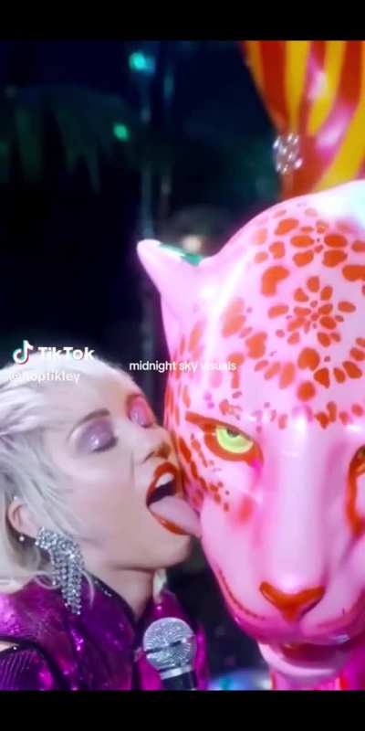 Nothing compares to Miley.