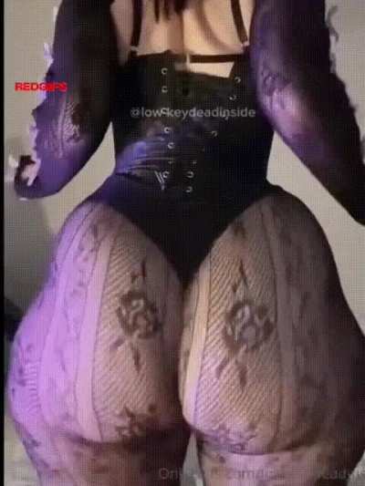 I don't know when I started looking more at cock... Come fuck my brain harder please