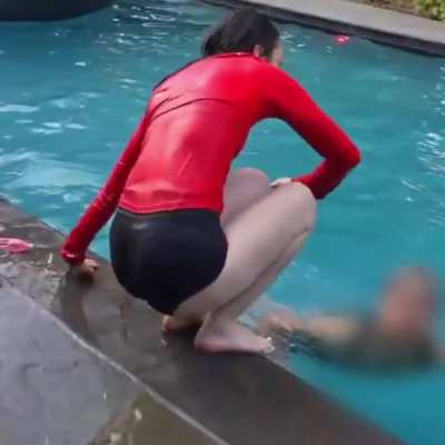 Getting out of the pool👀