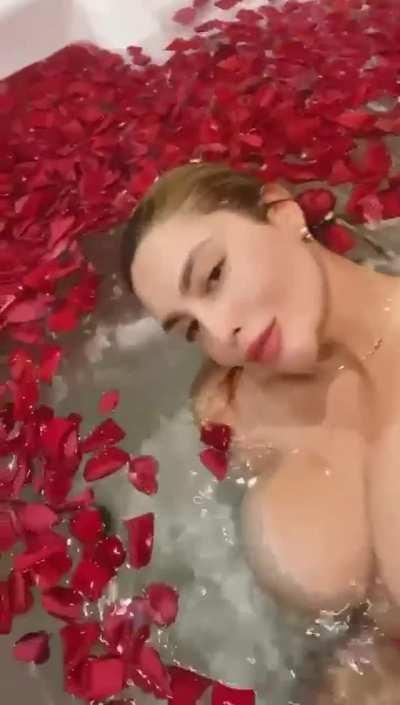 Anyone up for some hottub and chill?