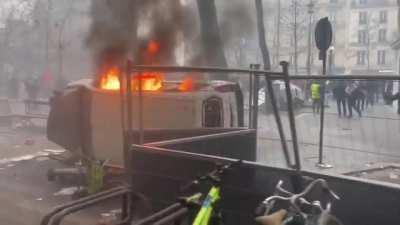 Merry Christmas in Paris. Who did this?