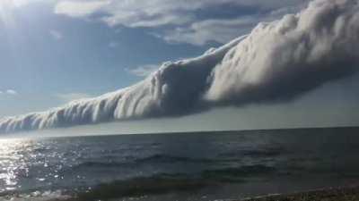 Textbook morning glory cloud