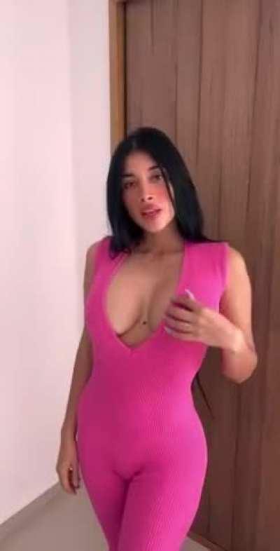 Come see me take this off for you babee (free)