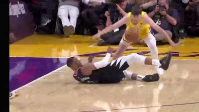 [Highlight] Russ slips; Lakers roll in transition