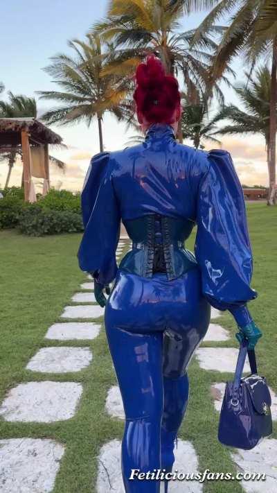 Shiny party in paradise 