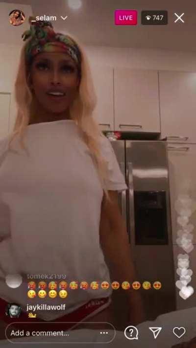 She be teasing 😪😩