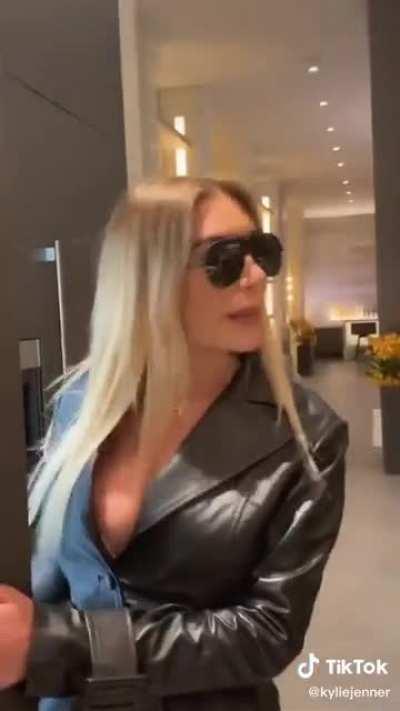 I miss these kind of tik toks, that kylie used to do. 😪