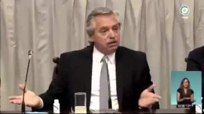 Le puede pasar a alguien que yo sea un loco y no asistir a una provincia por que no me gusta su gobernador... y eso no esta bien.