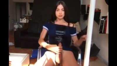 Shemale Peeing and cumming :)