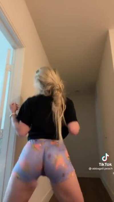 Damn So Thick And Super Jiggly In Shorts 😅❤️🍑