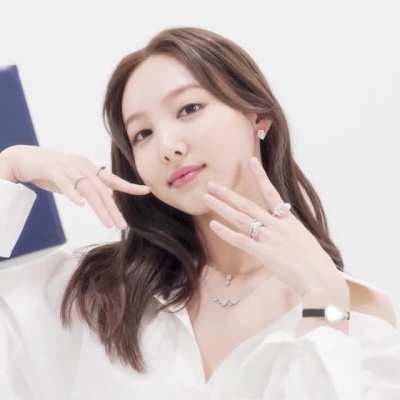 220406 - Stunning Nayeon