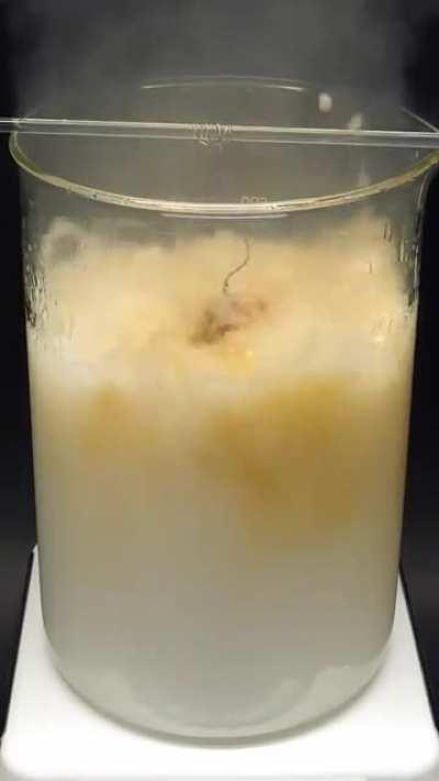 Vaporizing chicken in acid (NileRed)