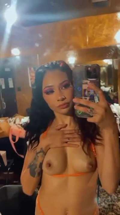 Take me in front of the mirror