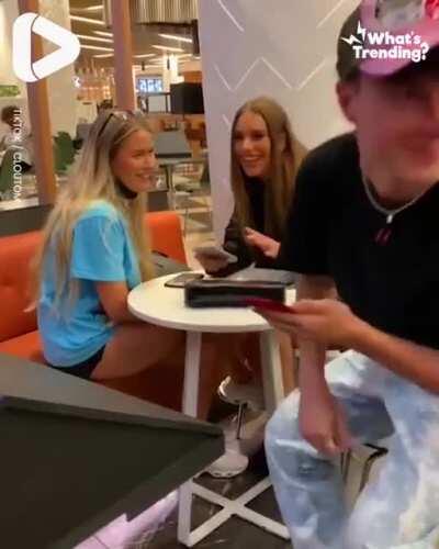 Y nosotros somos los tontos del tercer mundo