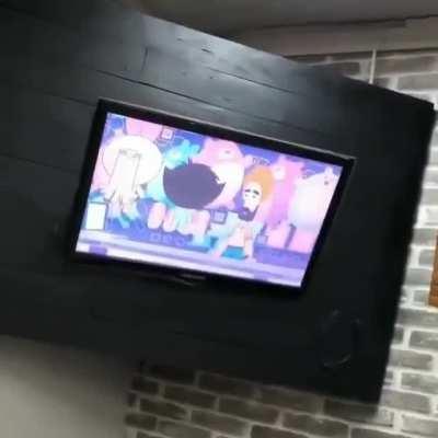 Benim berberde de Kurtlar Vadisi açık oluyor hep amk