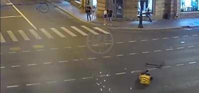 The St. Petersburg food delivery man decided to slip through the red light. He is now in intensive care.