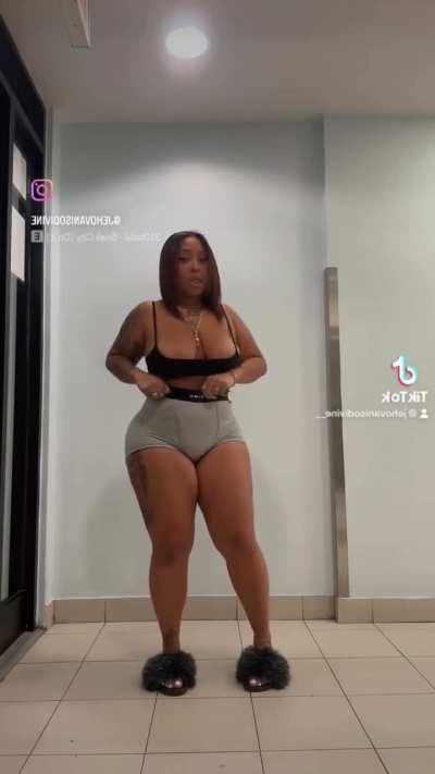 1 or 2 ⁉️ PAWG Donk VS Ebony Donk  