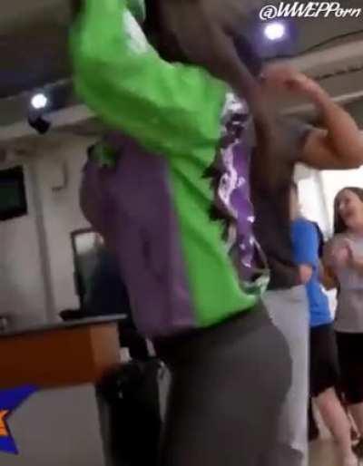 RT if you love bubble-butts 🍑👀