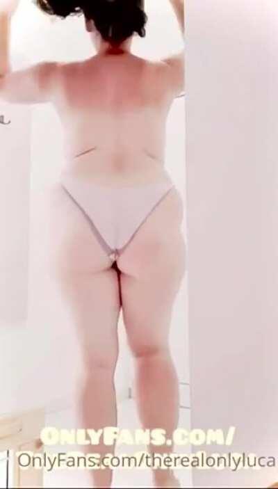 (8/23/20) 7 $ Hi babe. The first video is an apology for my last video. The second video is me in the same 'outfit' , twerking and jiggling my boobies