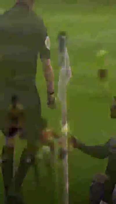 [Clip] Jon Moss telling Pogba to 'not take the piss' after he gets fouled in the corner