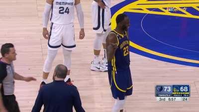 [Highlight] Brandon Clarke catches the lob and yams it over Draymond and things get spicy as Clarke gets in Draymond's face for reasons unknown. Double T is issued after Draymond pushes Clarke away.