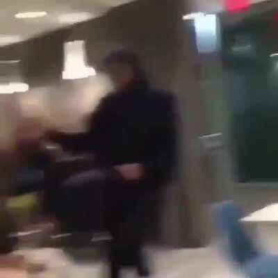 Встретились в кафе под названием 2020