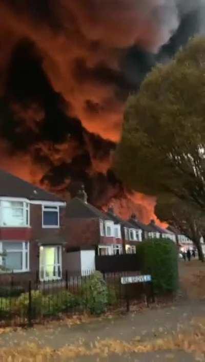 Fire and explosions fill the skies around Hull, UK. Plastics factory explosion, Fire services state everyone accounted for. 24/11/21