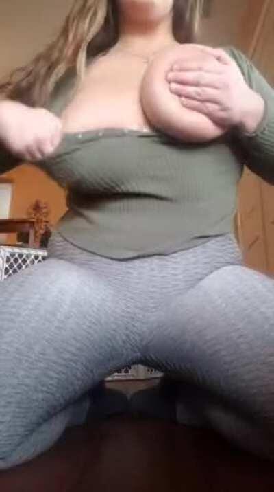 A hot mom titty drop ;)