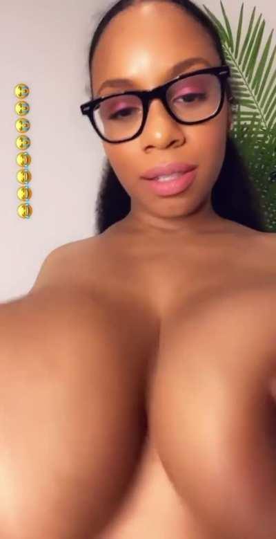 Titty Smash 🍈🍈