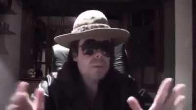 Alguien del chat: Hola Beelce. Beelce: