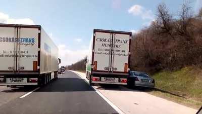 TRUCKERS bullying Mercedes