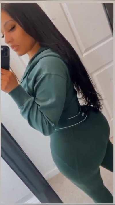 💚🍑🤳🏽
