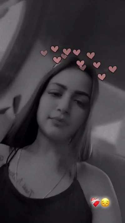 She lost her father. Now she smokes and makes chhapri reels with her chhapri bulla BF. All this while posting mandir reels.😓