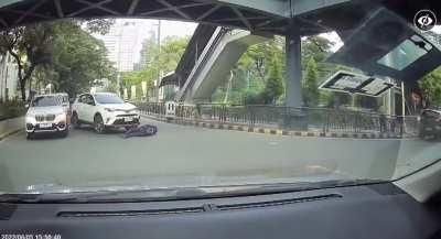 Traffic enforcer stops car, driver runs over him