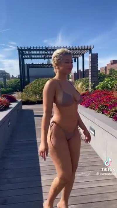 Thick light skin babe