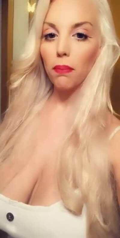 THIS SATURDAY 12pm Miami live with a sexy friend  