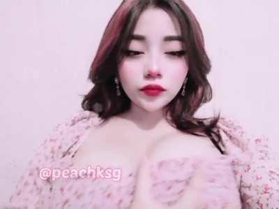 Come on baby I know you like big fat titties 💗